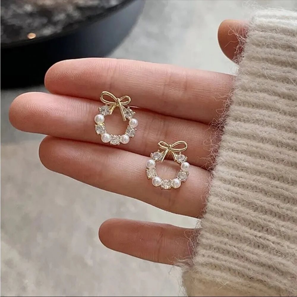 Pearly Diamond Wreath Floral Mini Delicate 925 Sterling Silver Gold Stud Earring - Picture 4 of 5